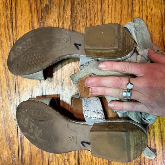 Free People A.S. 98 Gray Leather Low Heeled Sandals w Rivets Zippers & Bows - Picture 7 of 8